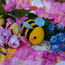 Load image into Gallery viewer, Small Bee